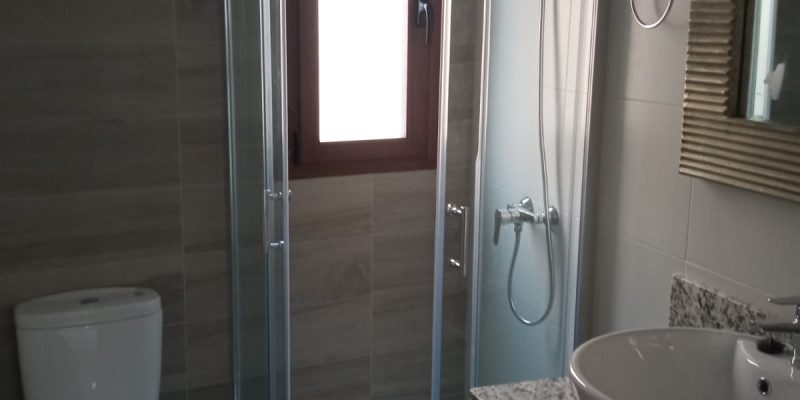 casa rural Geoparque de Granada baño completo