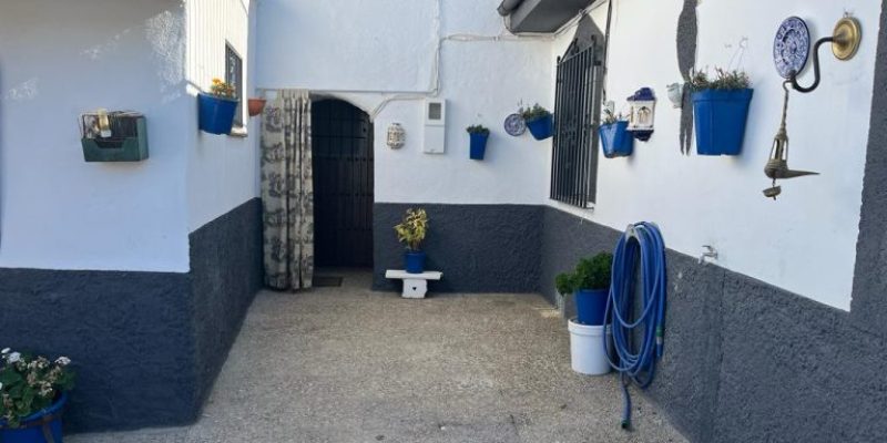 cueva guadix patio