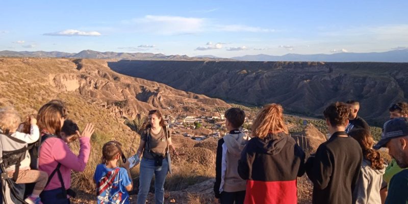 Darwin Eventur hacemos la visita en grupo a una montaña